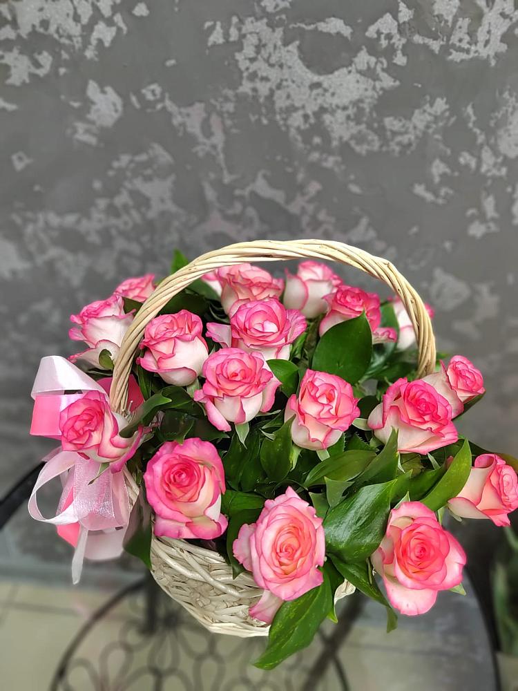 Цветочная композиция из Розы в корзине в Заиграево