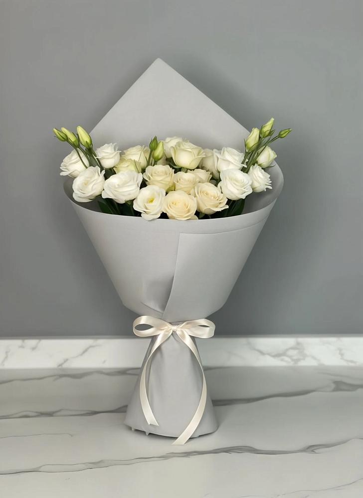 Букет цветов из: Розы и Лизиантусы в Заиграево