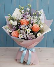 Букет цветов из:  Лизиантусы, Розы, Альстромерии и Гипсофила в Заиграево