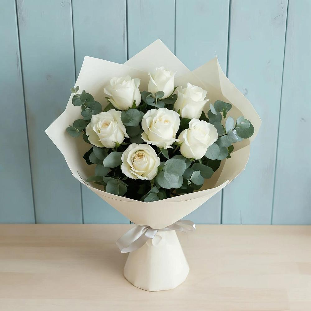 Букет Белые розы в Эвкалипте в Заиграево