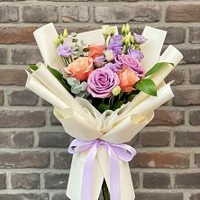 Букет цветов из:  Лизиантусы и Розы в Заиграево