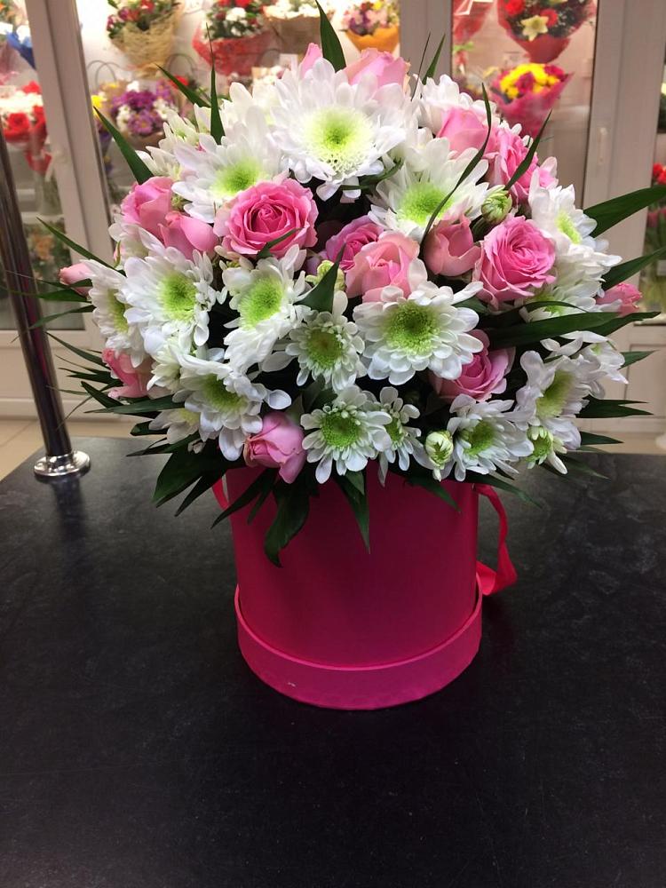 Цветочная композиция из Розы и Хризантемы в шляпной коробке в Заиграево