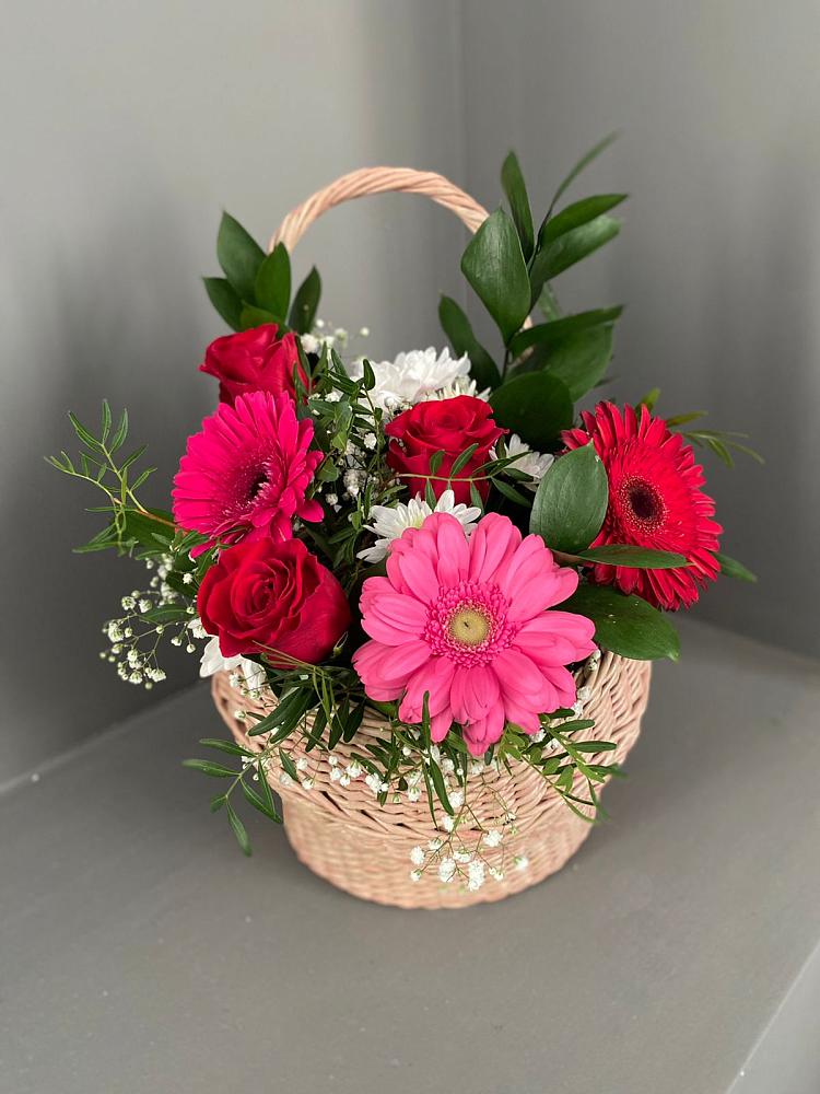 Цветочная композиция из Розы, Хризантемы и Герберы в корзине в Заиграево