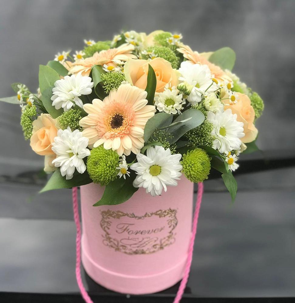 Цветочная композиция из Розы, Герберы и Хризантемы в шляпной коробке в Заиграево