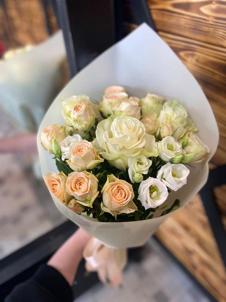 Букет цветов из: Розы и Лизиантусы в Заиграево